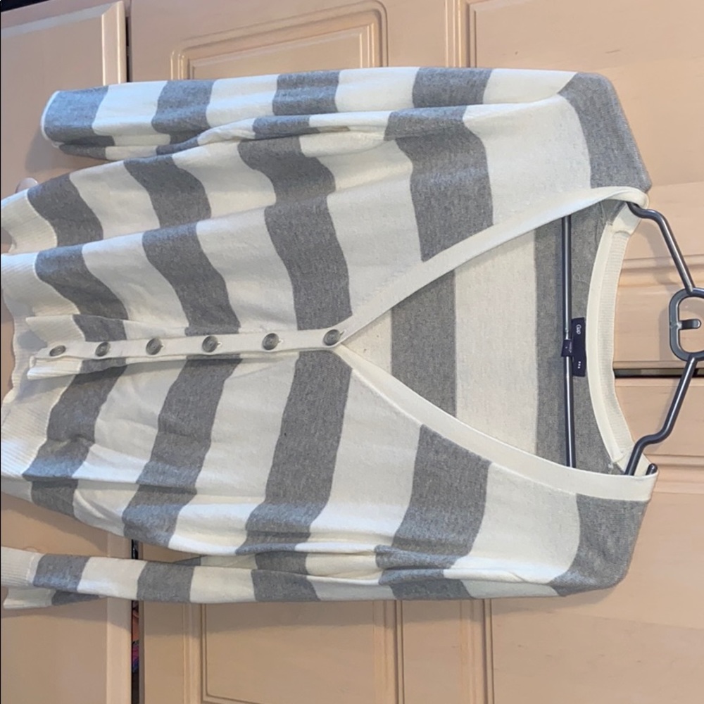 Grey stripped sweater!